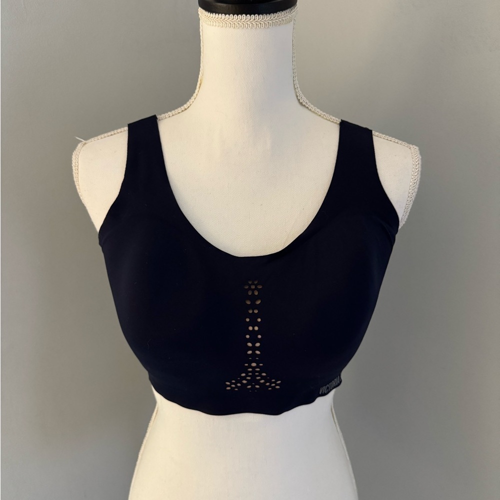 Victoria Secret sports bra. black. size 32DDD
